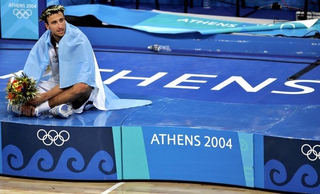 "Vincere l'NBA, è la cosa più grande che ti possa succedere. Ma rappresentare il tuo paese, con più di 30 milioni di persone che tifano per te...beh, è difficile trovare altre parole per descrivere quello che si prova".
Parola di #manuginobili !
 #hoquasigiocatocontrokobebryant