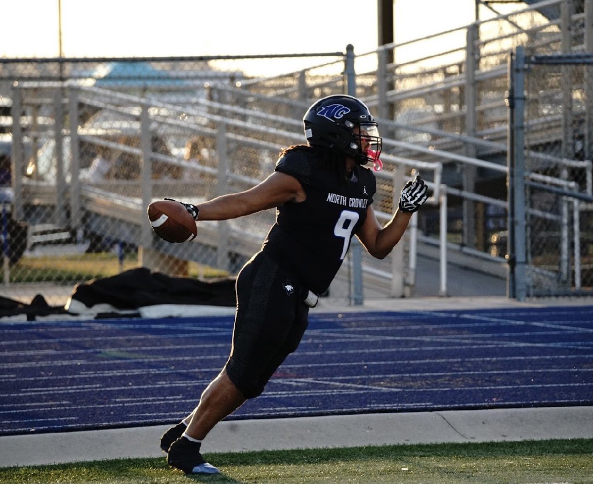madarrius1's tweet photo. 1-0 on to the next week !💙 @therealraygates @NorthCro_FB https://t.co/QU73ym1R7Y