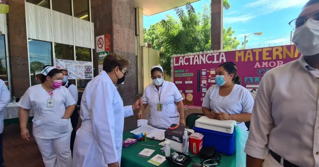 IMSSVERSUR1's tweet photo. La titular del #IMSSVeracruzSur, Dra. María Magdalena Chiquito Rivera, supervisa en las unidades médicas🏥 las acciones de la 12va. Jornada #ContinuidadDeServiciosIMSS.
#ConElÁguilaBienPuesta🦅 https://t.co/WyPOmRiArN