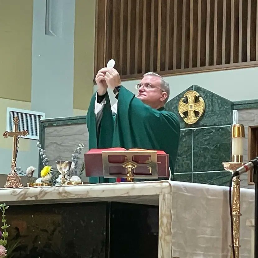 CathedralSTMVA's tweet photo. @STMSchoolVAUSA students are blessed to receive the Eucharist weekly acknowledging Jesus as our Master Teacher. @arlingtonOCS
#catholicschools #educatethewholechild #designedforMore https://t.co/0StdBcJrNk
