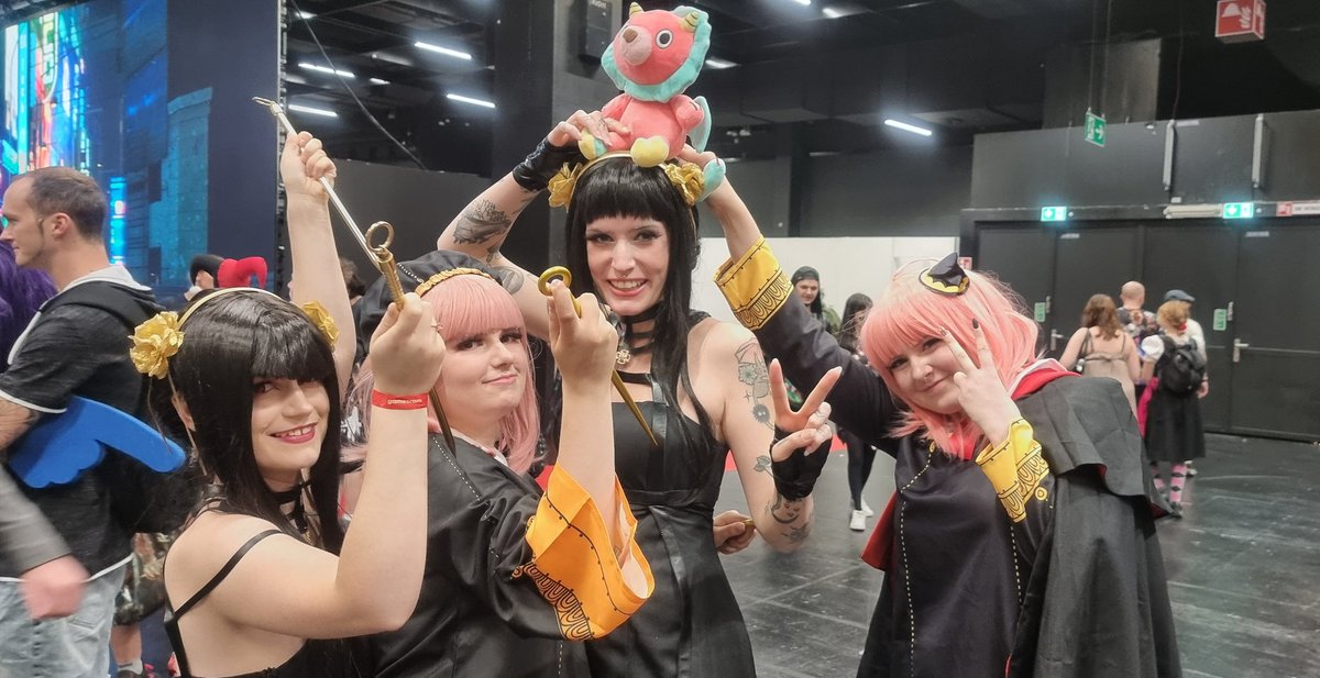 Ich habe heute zwei super süße anyas getroffen auf der gamescom ahhh