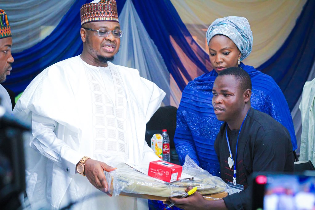 ProfIsaPantami's tweet photo. @ProfIsaPantami presenting Laptops, Internet Dongles with free Subscription for 3 months &amp; Certificates to beneficiaries of the 2 Weeks Digital Job Creation Training for citizens organized by d FG to be conducted in all 36 States. Stipends will be paid to beneficiaries' accounts https://t.co/UrEztyFvnP