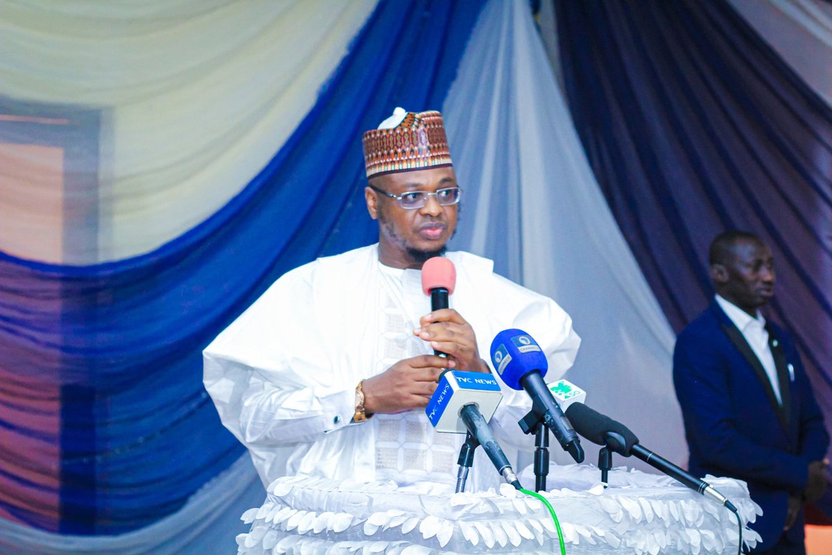 ProfIsaPantami's tweet photo. @ProfIsaPantami presenting Laptops, Internet Dongles with free Subscription for 3 months &amp; Certificates to beneficiaries of the 2 Weeks Digital Job Creation Training for citizens organized by d FG to be conducted in all 36 States. Stipends will be paid to beneficiaries' accounts https://t.co/UrEztyFvnP