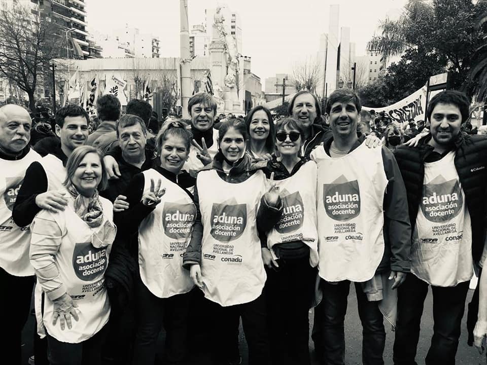 AdunaUndav's tweet photo. ADUNA presente, junto a todos los claustros de la UNDAV, en Plaza Alsina en el banderazo en apoyo a Cristina.
#TodosconCristina #Todosconella #Aduna #Anduna #Aguna #FUNDAV https://t.co/chlZNm3ZqW