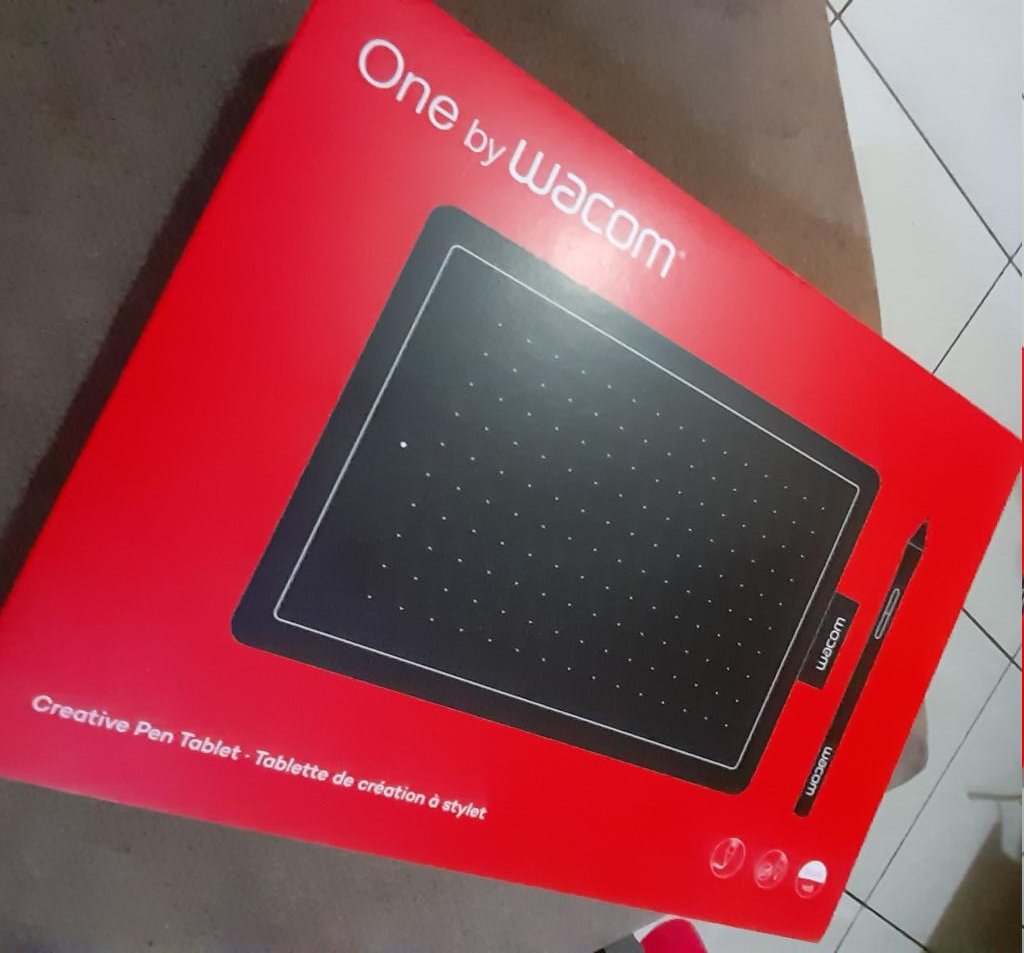 khazoru's tweet photo. FINALLY my first tablet came home!! more content soon 👀✨ https://t.co/KzOUNrsgEE