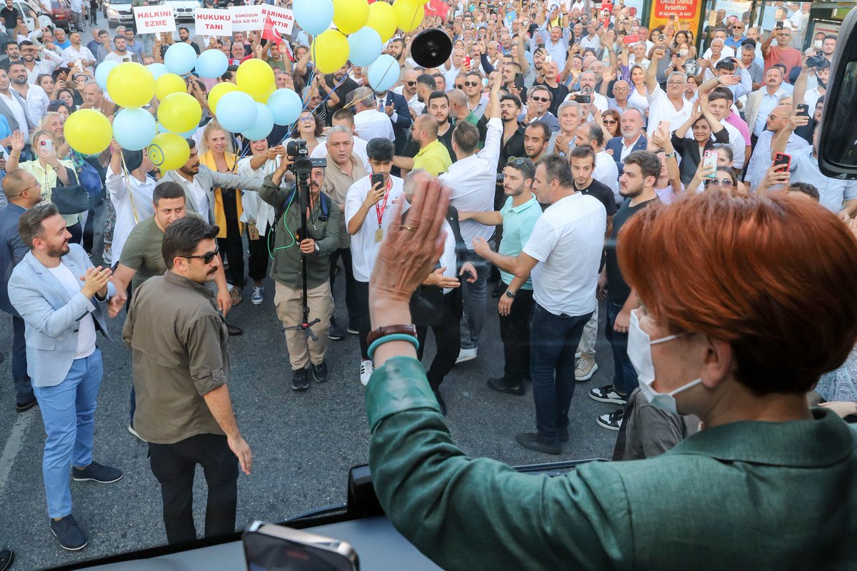 meral_aksener's tweet photo. Bu hafta İstanbul'da; Sultangazi, Arnavutköy, Silivri, Çekmeköy, Sancaktepe, Sultanbeyli, Ataşehir, Kadıköy ve Beykoz ilçelerimizde, vatandaşlarımızla dertleştik...

Devletimize ve milletimize hak ettiği değeri vermeye, dertleri çözmeye, yüzleri güldürmeye geliyoruz. 

Az kaldı! https://t.co/ihNSsrj6nN