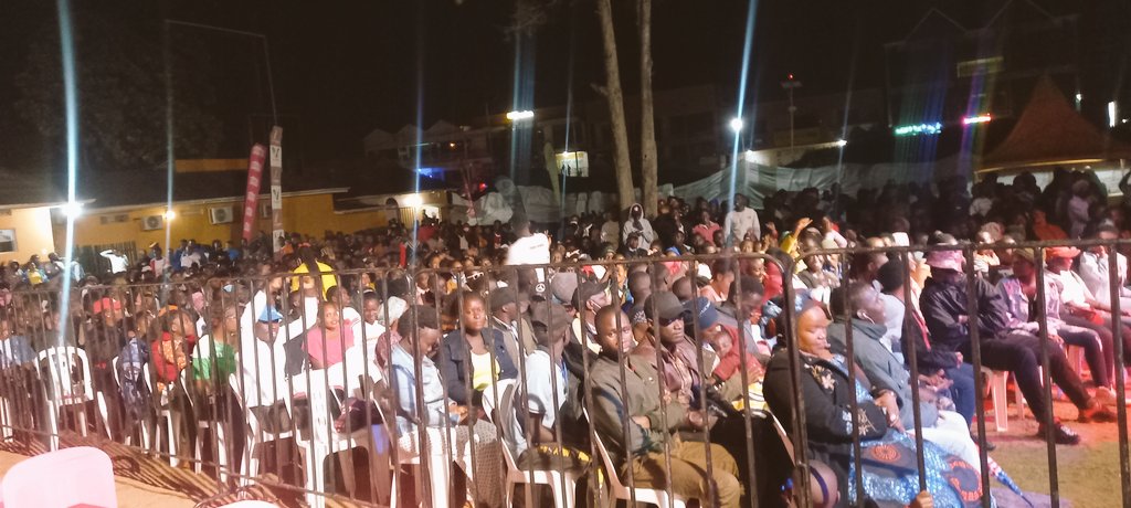 PatraUg1's tweet photo. Time check ✔
Muliwa awatufu. Tuli ku @AgipMotel for mbarara boys/Kampala boys @b2centug. Please fall in. #B2CliveInConcert https://t.co/Tfh2Xar8PR