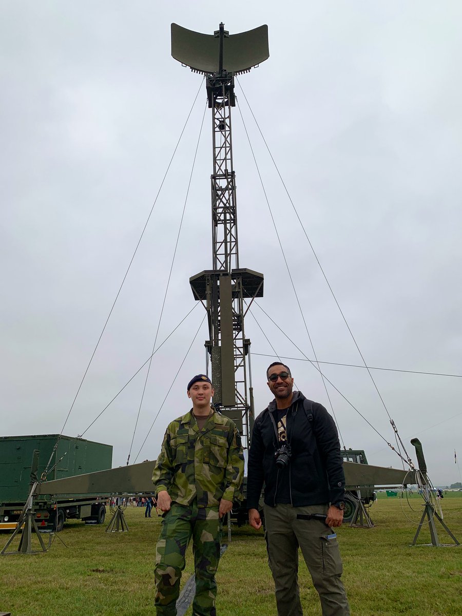 Willy_Egy's tweet photo. #Uppsala #Sweden 🇸🇪

#Ärna #flygbas in #Flygdagen

Photo with #Swedish army engineer for reconnaissance radar 871 https://t.co/9QFbKXJWA6