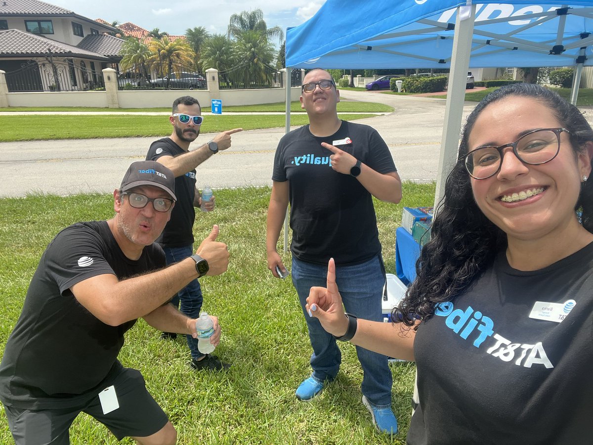 BiankaH26's tweet photo. โจKDGโจ with ๐ฅFIBERFEVER๐ฅ at our Fiber Event on this sunny Saturday โ๏ธ Shoutout to @RocabadoWilliam for supporting our Fiber Wins today ๐ช #OneFLA #TeamHeatWave #AttFiber #LifeAtATT @brizzbusiness @DilmaAZambrano @eniggemann @Sarah_Poole85 @One_FLA https://t.co/ani9GqDDhF