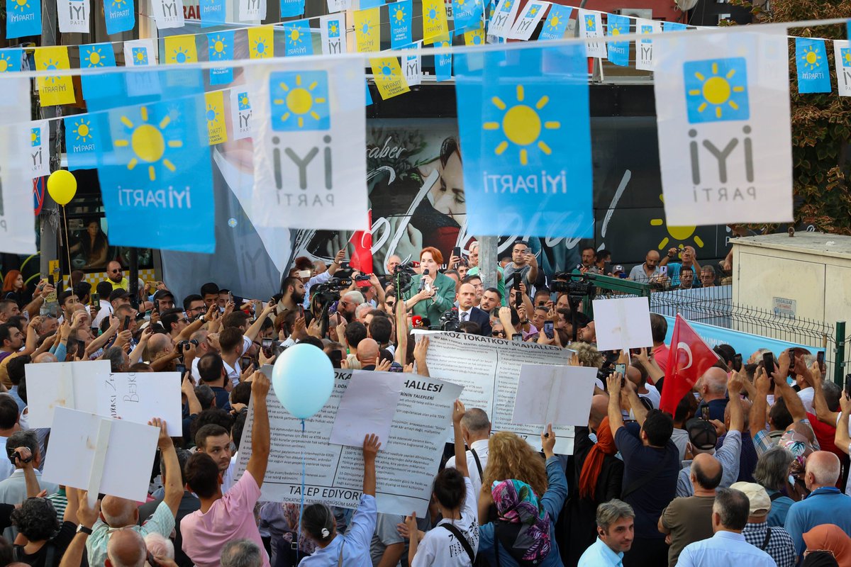 meral_aksener's tweet photo. Bu hafta İstanbul'da; Sultangazi, Arnavutköy, Silivri, Çekmeköy, Sancaktepe, Sultanbeyli, Ataşehir, Kadıköy ve Beykoz ilçelerimizde, vatandaşlarımızla dertleştik...

Devletimize ve milletimize hak ettiği değeri vermeye, dertleri çözmeye, yüzleri güldürmeye geliyoruz. 

Az kaldı! https://t.co/ihNSsrj6nN