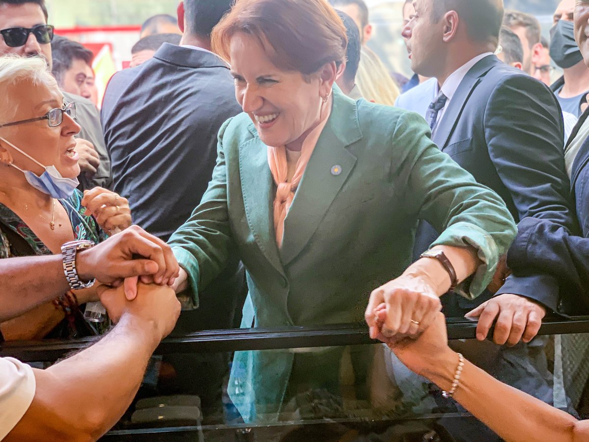 meral_aksener's tweet photo. Bu hafta İstanbul'da; Sultangazi, Arnavutköy, Silivri, Çekmeköy, Sancaktepe, Sultanbeyli, Ataşehir, Kadıköy ve Beykoz ilçelerimizde, vatandaşlarımızla dertleştik...

Devletimize ve milletimize hak ettiği değeri vermeye, dertleri çözmeye, yüzleri güldürmeye geliyoruz. 

Az kaldı! https://t.co/ihNSsrj6nN
