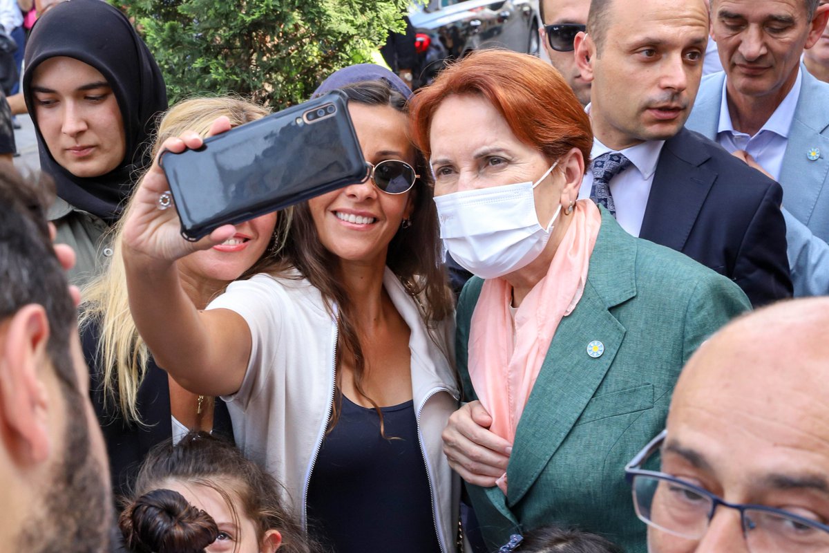 meral_aksener's tweet photo. Bu hafta İstanbul'da; Sultangazi, Arnavutköy, Silivri, Çekmeköy, Sancaktepe, Sultanbeyli, Ataşehir, Kadıköy ve Beykoz ilçelerimizde, vatandaşlarımızla dertleştik...

Devletimize ve milletimize hak ettiği değeri vermeye, dertleri çözmeye, yüzleri güldürmeye geliyoruz. 

Az kaldı! https://t.co/ihNSsrj6nN