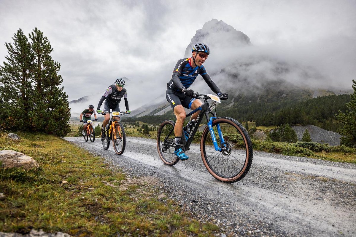 Urs Huber sicherte sich seinen sechsten Sieg am 21. Nationalpark Bike-Marathon vom Samstag, 27. August 2022. Bei den Damen machte Alexandra Zürcher das Rennen, auch sie stand zum zweiten Mal zuoberst auf dem Podest. 

engadin.com/de/medienmitte…