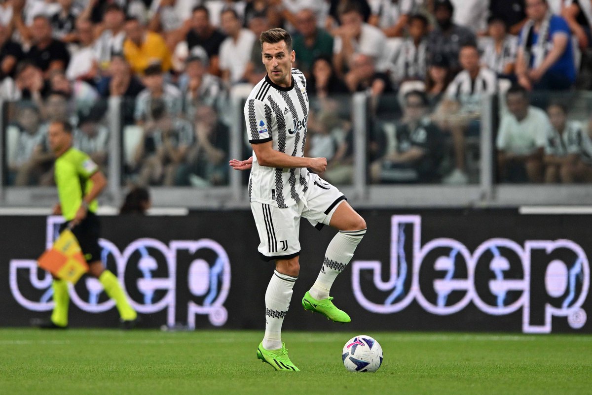 ✅ Debutto in bianconero ⚪️⚫️

#JuveRoma <a href="/arekmilik9/">Arkadiusz Milik</a>
