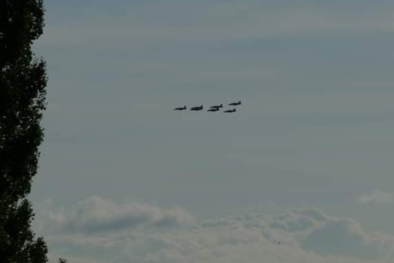 In the distance but great to see the #RedArrows today @CheshireLive #Chester #Cheshire