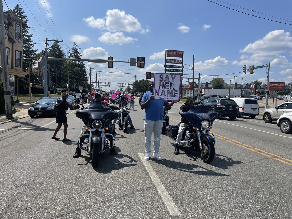 dtbusiness's tweet photo. Marchers walk along Chester Pike in #sharonhill on the year anniversary of the shooting death of 8-year-old Fanta Bility #justiceforfantability #fantability https://t.co/RB3yvkr9da