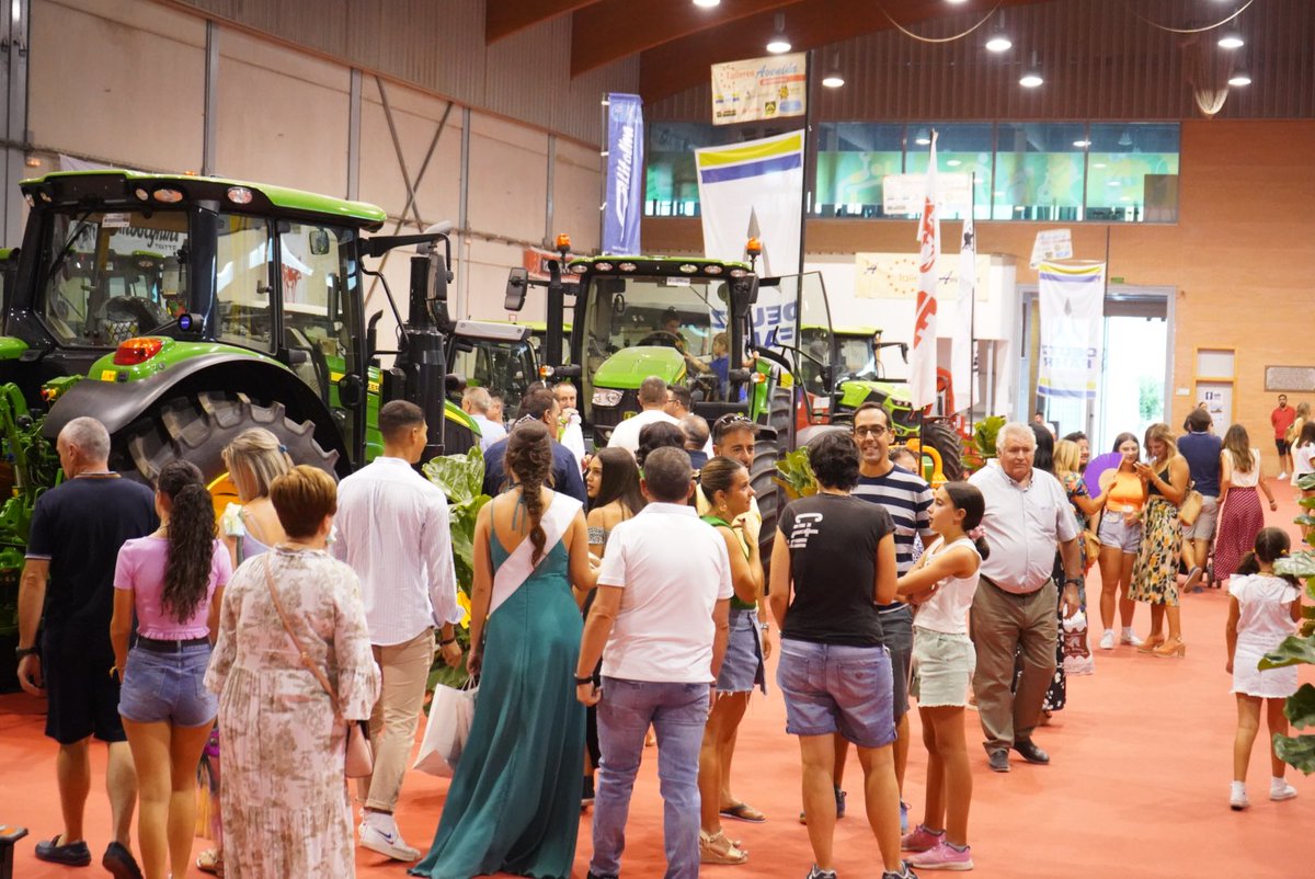 expohuelma's tweet photo. Visita a ExpoHuelma de los pueblos participantes en el 50º Certamen de Serranilla de Mágina 👑🐏🚜
 
#ExpoHuelma #EH22 #ExpoHuelma2022 #AyuntamientodeHuelma #Huelma #SierraMagina #muchoquever #maginaenhuelma #vivemagina https://t.co/8dTDVKv9g9