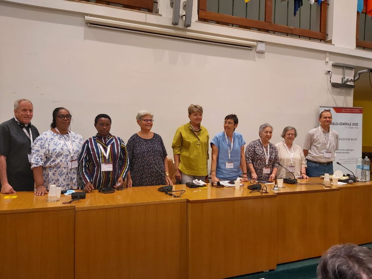 ced_is's tweet photo. El nuevo consejo ejecutivo de la CMIS #cmis ; presentes España, Italia, Rep. Dominicana, Burundi, Francia, Brasil,  Slovania y Canadá 
#IstitutiSecolari #AGRoma2022 #InstitutosSeculares #SecularInstitutes #InstitutsSeculiers
@ced_is https://t.co/yN8nLj7aup