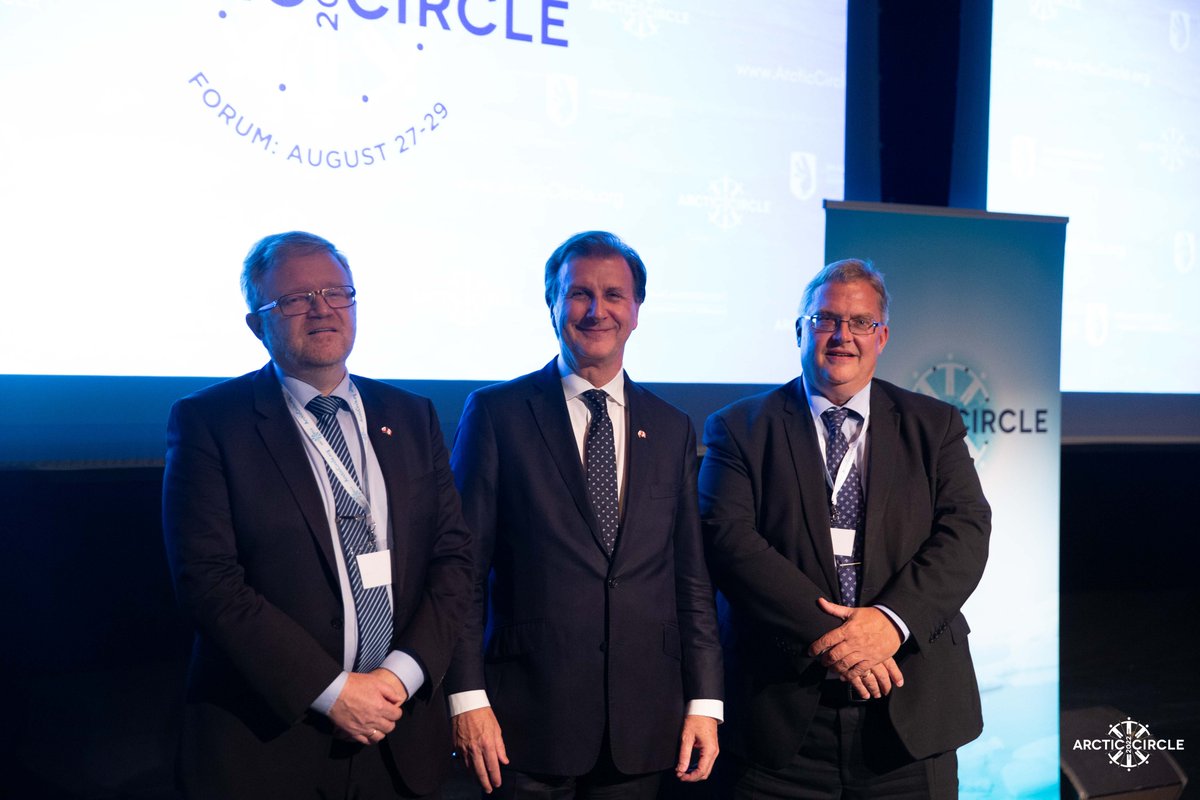 arcticcircleorg's tweet photo. A new chapter in history! The border dispute has been solved peacefully! 🇬🇱 🇨🇦 🇩🇰

"The force of law and not a law of force"

@ArcticAmbKoD @CanadaDenmark @CanadaArctic @GreenlandRepDC @kenneth_egh

#Tartupaluk #HansIsland #WhiskyWar https://t.co/H54D2uBjRn