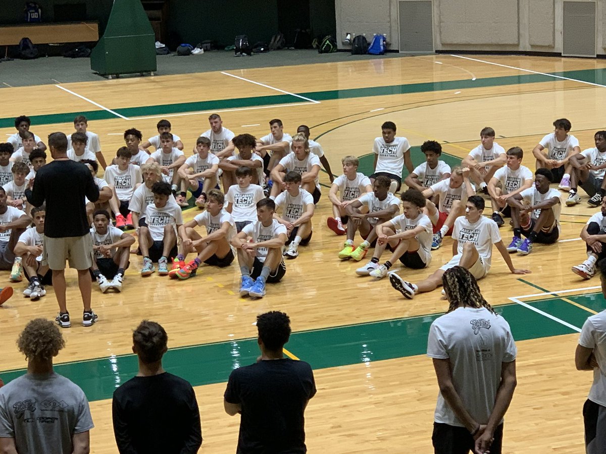 OfficialTBOZE's tweet photo. Had a great time at the @ATUMBB basketball camp. Thanks for the invite!! @raccoonhoops @mdowneyATU https://t.co/lKdPnNFuU7
