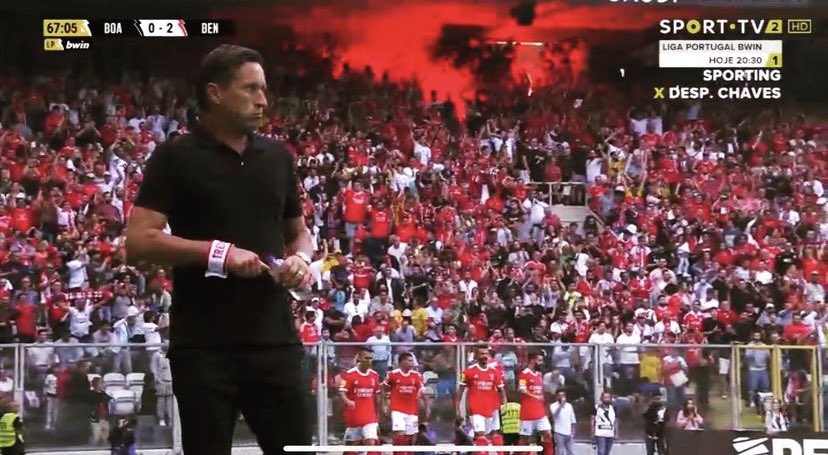 7 jogos oficiais - 7 vitórias

✅ Benfica 4 - 1 Midtjylland 
✅ Benfica 4 - 0 Arouca 
✅ Midtjylland 1 - 3 Benfica 
✅ Casa Pia 0 - 1 Benfica 
✅ Dynamo Kiev 0 - 2 Benfica 
✅ Benfica 3 - 0 Dynamo Kiev 
✅ Boavista 0 - 3 Benfica 

Vencer o Paços de Ferreira! 🦅