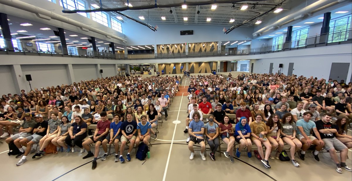 UNHCOLA's tweet photo. Welcome COLA class of β26!!! #COLAStrong @UofNH https://t.co/lS6jwth0bG