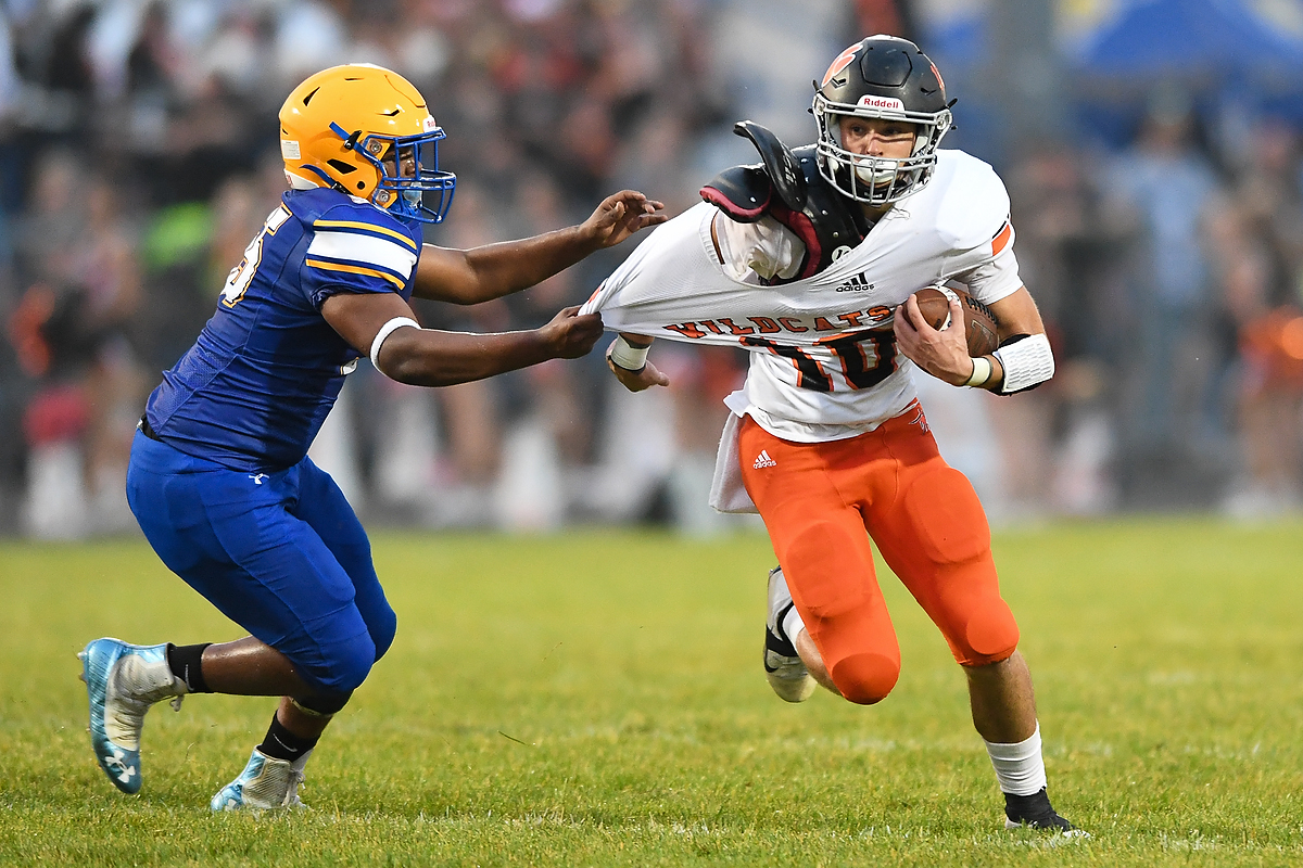 🏈 Latrobe lights-up Derry in 55-0 lightning-delayed rivalry game.
LBE TDs: Robert Fulton - 5, Gaige Kettren - 2, Alex Tatsch - 1. 
See more pics and game recap on our blog >>
westernpasports.com/blog/2022/8/fo…
<a href="/GLCATATHLETICS/">Greater Latrobe Wildcat Athletics</a> <a href="/LATROBEFOOTBALL/">Latrobe Football</a> <a href="/DerryTrojansFB/">Derry Football</a> <a href="/DASDTrojans1/">Derry Area Athletics</a> <a href="/TrojanEmpire1/">Trojan Empire</a>