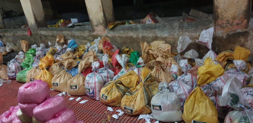 sumeetkrathore's tweet photo. District Ghotki has been famous for its atrocities against one community, however, Nishkam Youth Forum Ghotki has not spared their country fellows alone in such a dire situation. Out of 600 ration bags target, 100 bags have been set to distribute in nearby flood affected areas https://t.co/VkL5BaJCoS