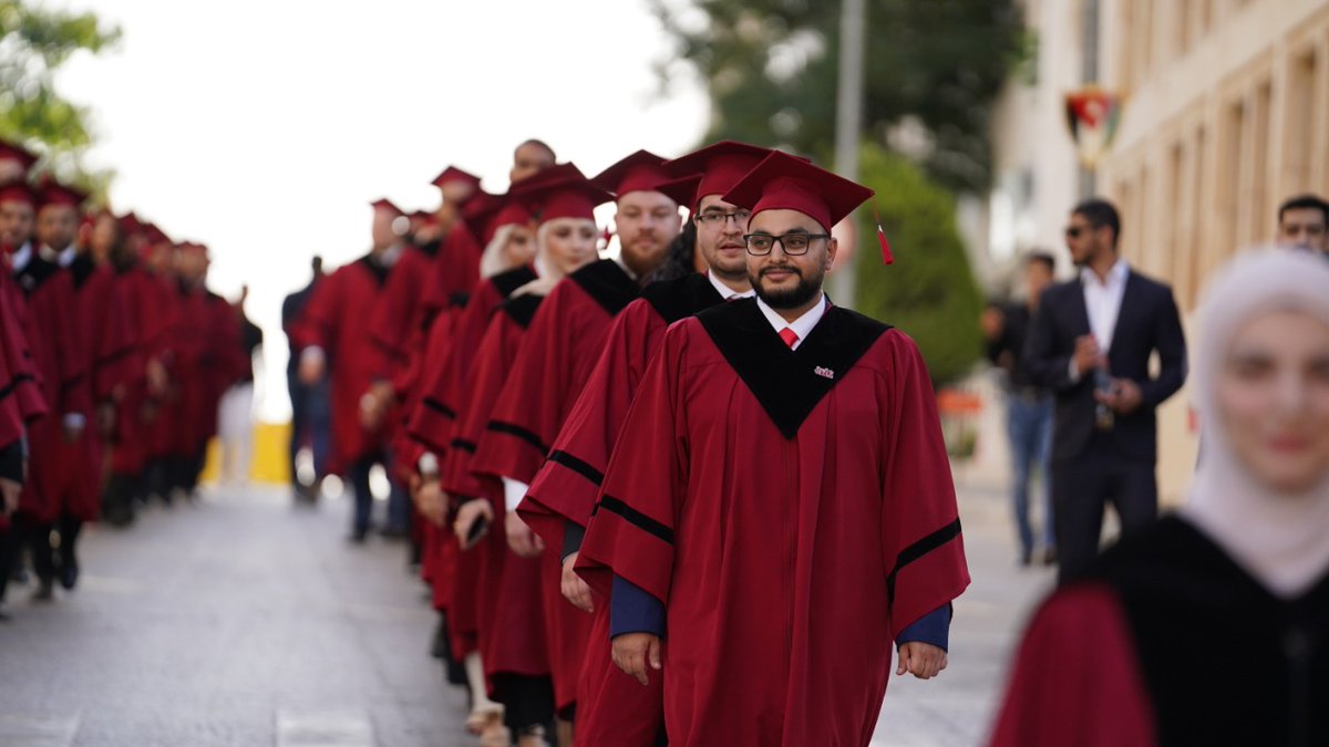 HTUjo's tweet photo. لقطات من حفل تخريج الفوج الثاني من طلاب جامعة الحسين التقنية، إحدى مبادرات مؤسسة ولي العهد - Crown Prince Foundation
#HTU2022
#Calssof2022
#المستقبل_يبدأ_هنا
#تعليم_تقني #الاردن #شباب https://t.co/zqDml14GcE
