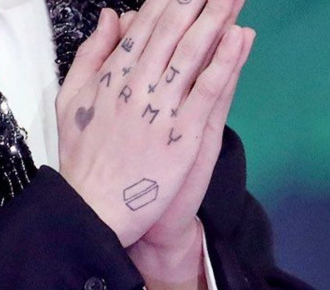 Harry Styles face hands
