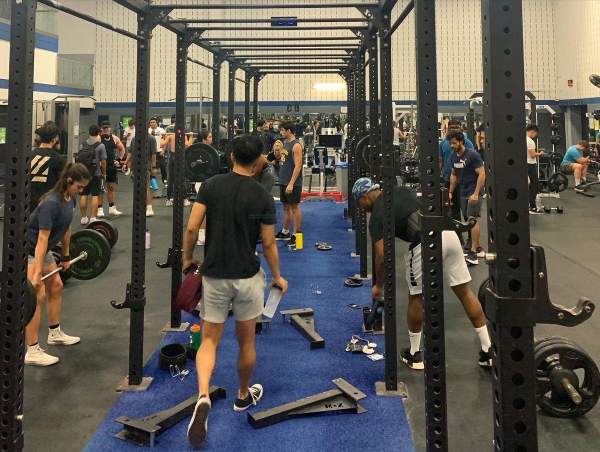 UBrecreation's tweet photo. We see you already making those gain, Bulls!! 🤘💪 #ubuffalo #ubrec https://t.co/B0DrzqGXtF