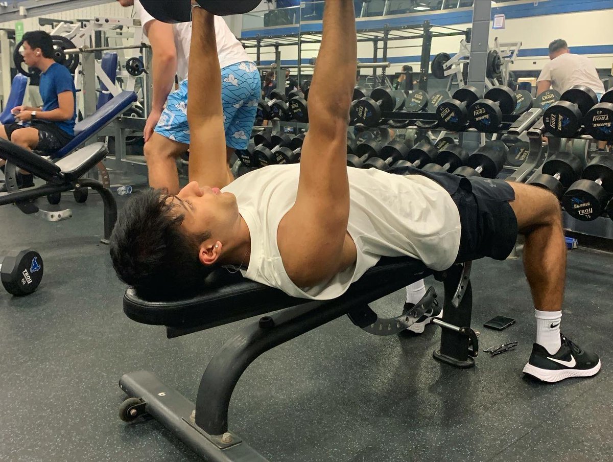 UBrecreation's tweet photo. We see you already making those gain, Bulls!! 🤘💪 #ubuffalo #ubrec https://t.co/B0DrzqGXtF
