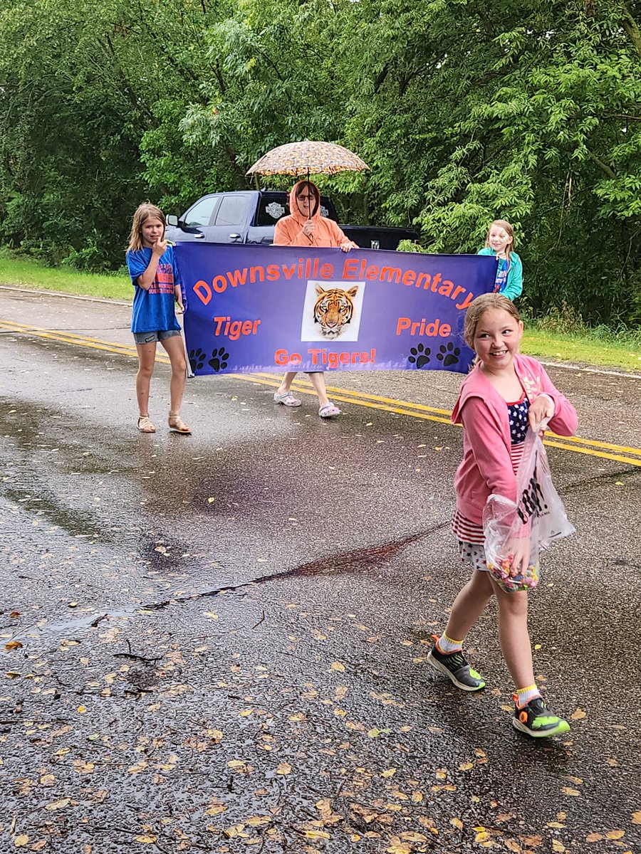 Thanks to all who showed up today to show their <a href="/downsvilleES/">DownsvilleElementary</a> 🐅 #tigerstrong spirit even though it was raining for the Downsville Day Parade! We had an awesome turn out of kids and staff.