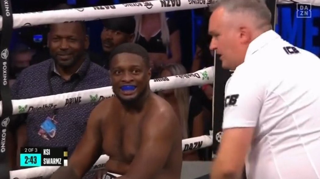 shvdymf's tweet photo. Me after doing 4 sit ups #KSI2Fights1Night #Swarmz https://t.co/tMao7KUit2
