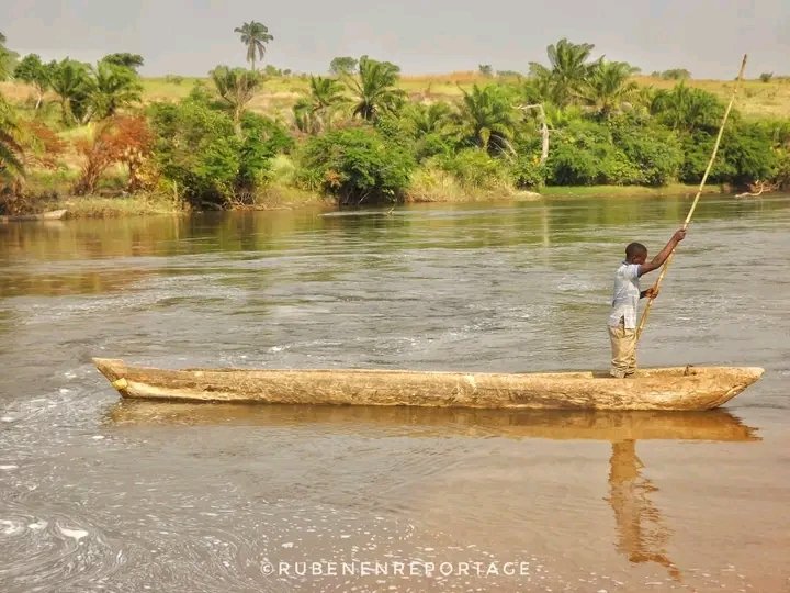 LOMAMI: Chute #MUKISHI en photos. Au village Kafumbu à 16 kms de la cité de #NGANDAJIKA.
La beauté... 💦
📸 Ruben
<a href="/VisitCongo_/">Visit Congo</a> @DestinationRDC <a href="/TourismeRDCongo/">Ministère du Tourisme de la RDC</a> <a href="/modero_nsimba/">Modero Nsimba</a> <a href="/benjimk/">Benjamin Umba</a> <a href="/SophieChavanel/">Sophie Chavanel</a>