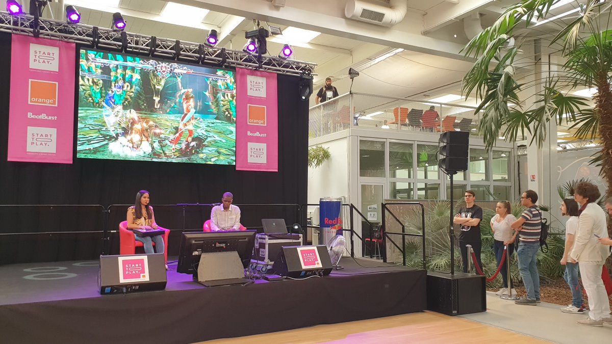 Elleinatre's tweet photo. ➡️#Strasbourg #today @Kayane sur la scène du @Festival_STP a mis une sacrée rouste à quelques #joueurs #téméraires #gaming #eSport #thePlace2Be #STPLAY2022  #StartToPlay 
#jouer #GoodWibes @Festival_STP avec @OrangeGrandEst 
Vous pouvez encore y aller demain #CCIcampus https://t.co/Hl0gSiBPvs
