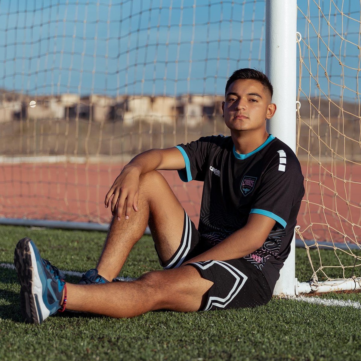 Hoy somos más que fútbol.  ¡Únase a nosotros Don Koll para el día histórico!  ¿Les gusta nuestra nueva camiseta? 😍🔥🪸