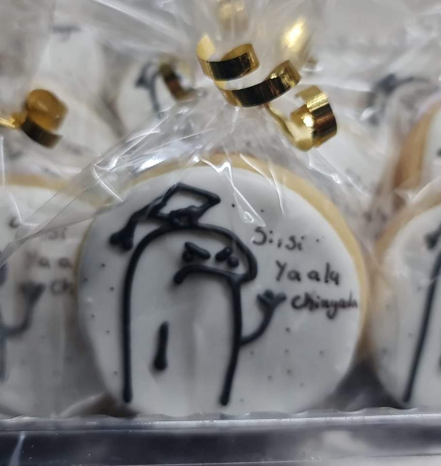 arelyfeminista's tweet photo. ¡¡¡liiiiiistooo!!!
¡se acabó!
Adiós popós 💩

A las que sí voy a extrañar (aunque sea poquito) les regalé una de estas galletas tan bonitas que me hizo Lupis JG , pero la neta sí hay gente a la que espero nunca volver a ver .

Terminada la uni, L I B R E SOOOOOOOOY 🥳 https://t.co/NKGonrtCzR