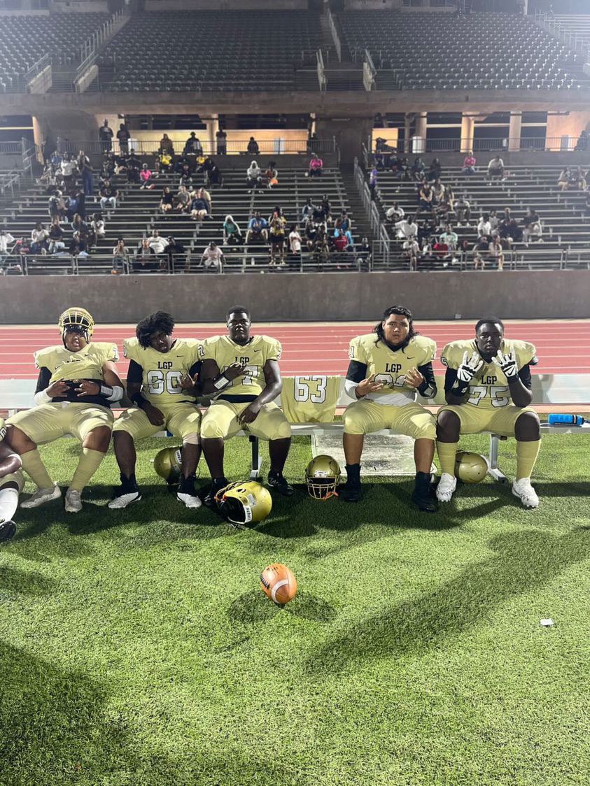 Jamesmorales61's tweet photo. We have worked hard all summer and it wasn’t for nothing I don’t know a harder working group of guys then these guys #NewEra #rowtheboat @Jay2officiaal @77kenH @KarlneliousHall @LGPathletics @CoachGMOORE @LGP_HILL #LL63 https://t.co/AQJKaLx5VX