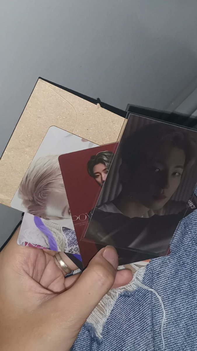 k_mitozaki's tweet photo. TYSMM S POGI NA TO, LALO N S POGING FREEBIES, WAITING MABUDOL ULE!!! #huhrigato https://t.co/5ZvRlyZh5V