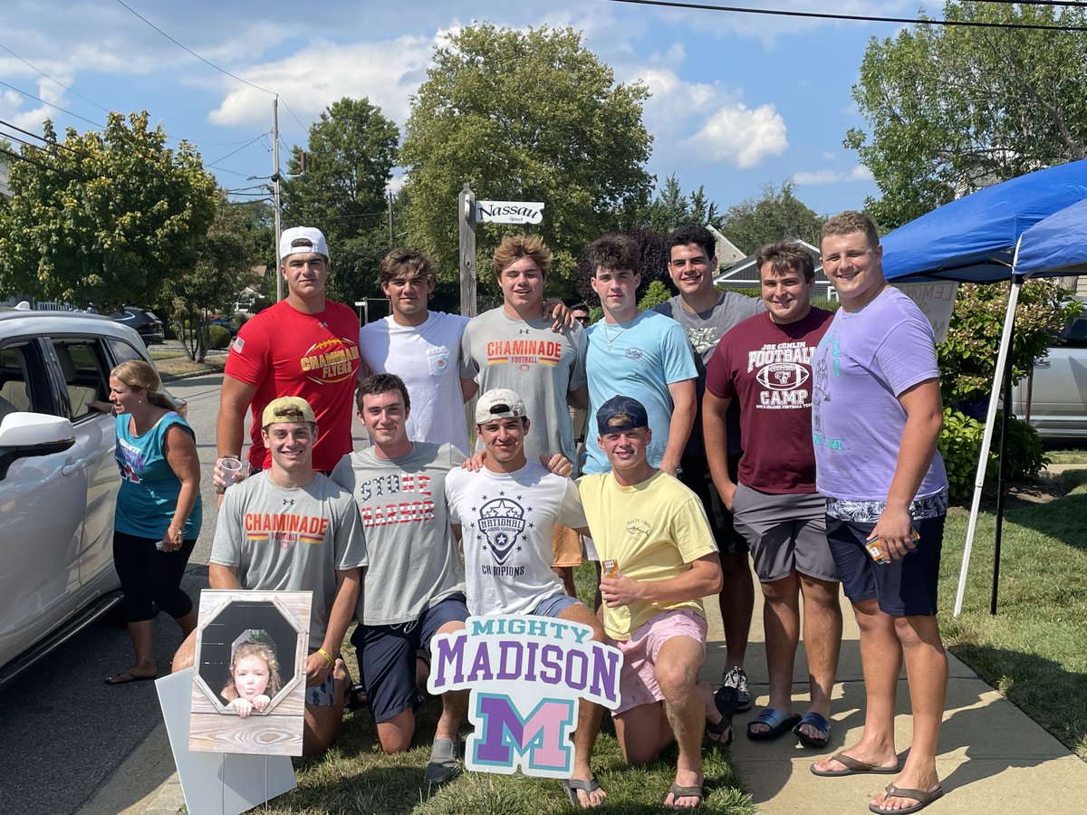 Chaminade Flyers Football tweet media