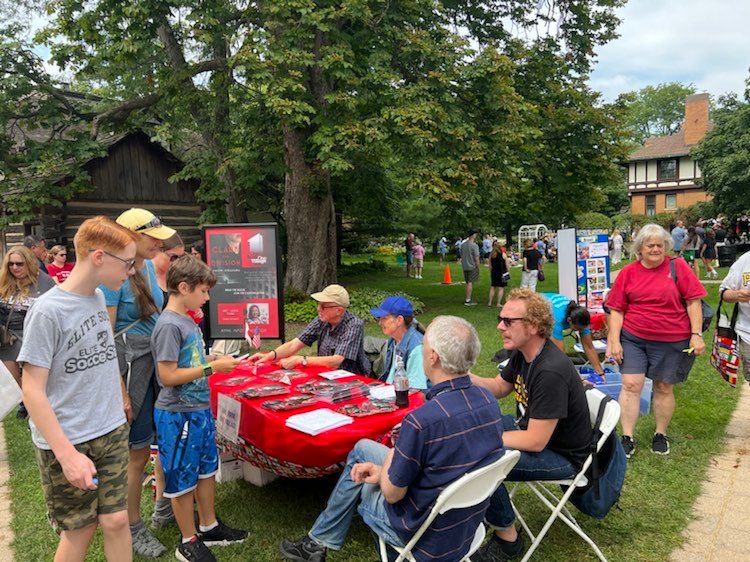 ahml's tweet photo. Weโre having a great time at #HeritageFest today! Weโre at @ahhistorical at 110 W. Fremont St. from now through 4 pm. Enjoy performances, food & more. You can even meet @ahml staff & get a #OneBookOneVillage origami bookmark craft. Presented w/@ahparkdistrict & @ArlingtonHtsGov https://t.co/dYn2FLWXxp