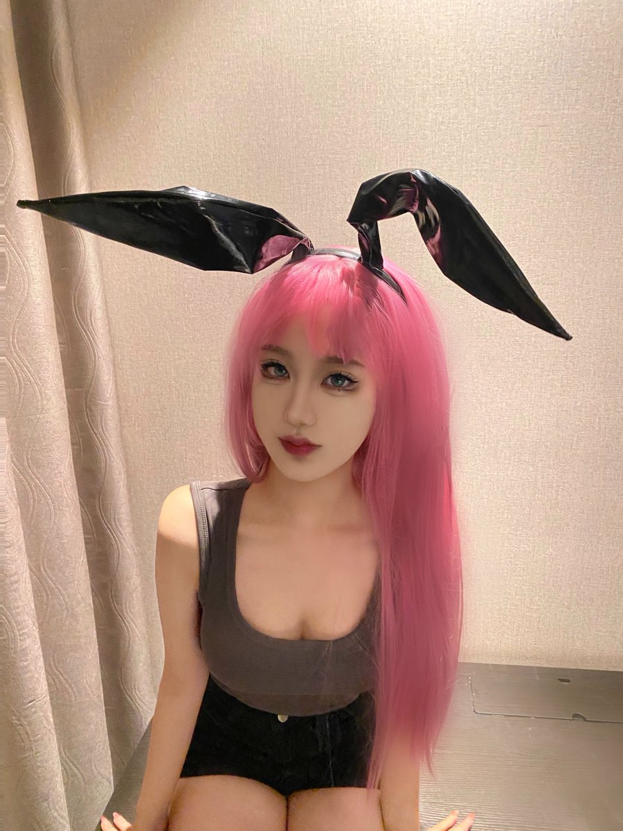 It's not Easter, but here is my Ultiverse Bunny🐰
#ElectricSheep #2ES3 
<a href="/UltiverseDAO/">Ultiverse</a> <a href="/0xElectricsheep/">Electric Sheep NFT</a>