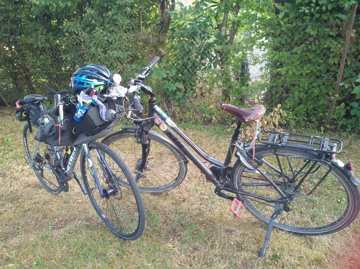 VPlacard's tweet photo. Ce soir, nous recherchons les propriétaires de ces vélos
Ne donne pas la réponse mais un indice pour montrer que tu as trouvé
+2 pour les prénoms des vélos en dm. 
N’oublie pas le #véloplacard dans tes réponses, c’est + simple pour te retrouver
Bon #VéloPlacard à toi https://t.co/W60mutaUP0