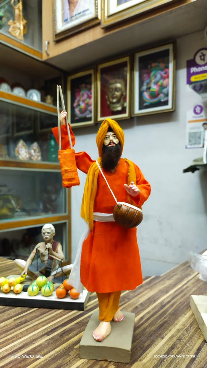 NehaBanerjeeIIT's tweet photo. The place Ghurni in the city of Krishnanagar , West Bengal is known for its traditional clay doll art. The realism of the miniature figures and the finesse of the artisans making them are simply unparalleled. Recollecting some memories of this place from last year.#GhurniDoll https://t.co/zRcpD26C2U