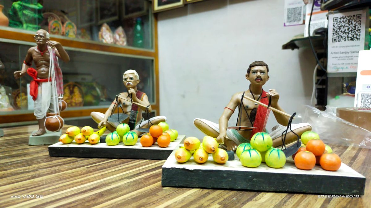 NehaBanerjeeIIT's tweet photo. The place Ghurni in the city of Krishnanagar , West Bengal is known for its traditional clay doll art. The realism of the miniature figures and the finesse of the artisans making them are simply unparalleled. Recollecting some memories of this place from last year.#GhurniDoll https://t.co/zRcpD26C2U