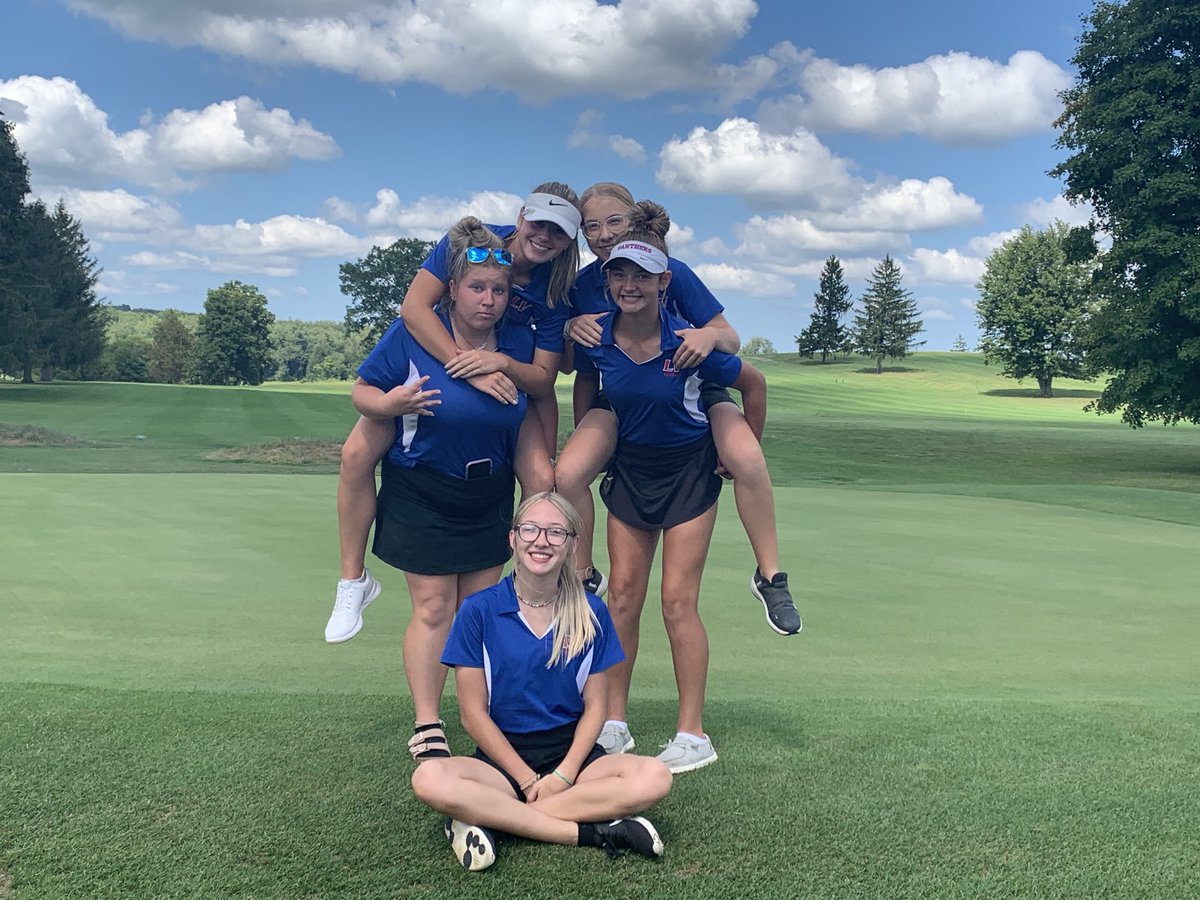 KristieConley3's tweet photo. This crew took 4th out of 14 today at Fredericktown Invitational. Great job girls, keep improving. https://t.co/Vv8Q8Y8t03