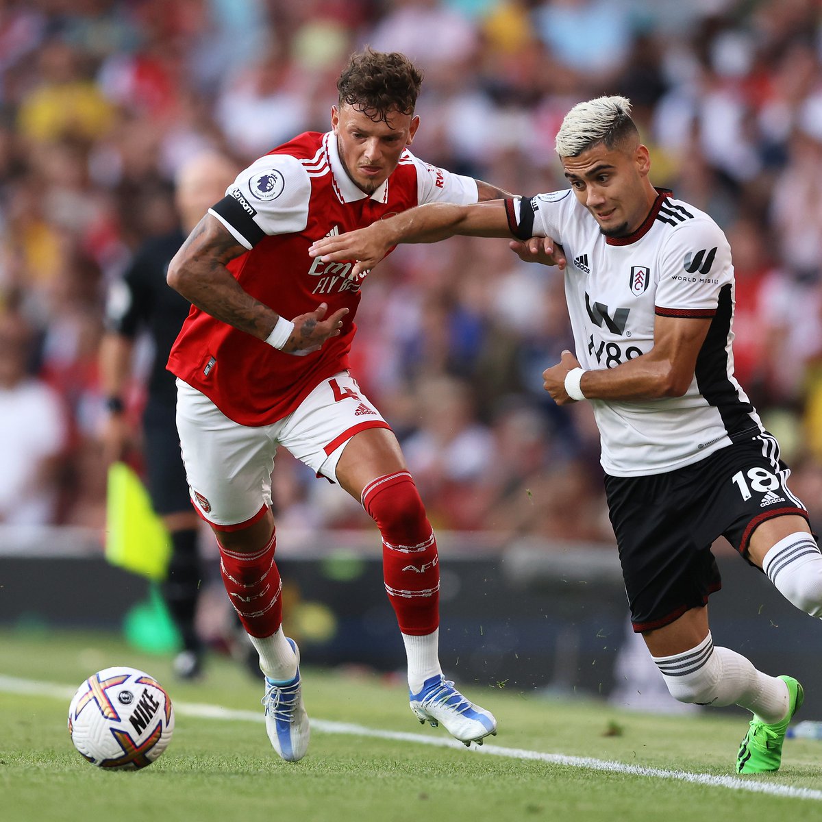 Arsenal's tweet photo. What a game. What a comeback. 

🏴󠁧󠁢󠁥󠁮󠁧󠁿 Aaron Ramsdale
🇫🇷 William Saliba
🏴󠁧󠁢󠁥󠁮󠁧󠁿 Ben White
🇳🇴 Martin Odegaard

Vote for your #ARSFUL MOTM 👏