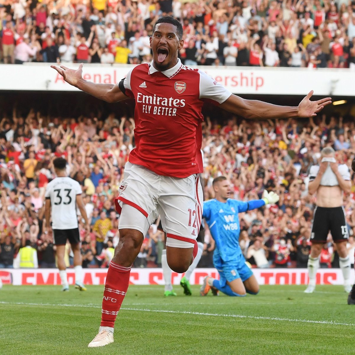 Arsenal's tweet photo. What a game. What a comeback. 

🏴󠁧󠁢󠁥󠁮󠁧󠁿 Aaron Ramsdale
🇫🇷 William Saliba
🏴󠁧󠁢󠁥󠁮󠁧󠁿 Ben White
🇳🇴 Martin Odegaard

Vote for your #ARSFUL MOTM 👏