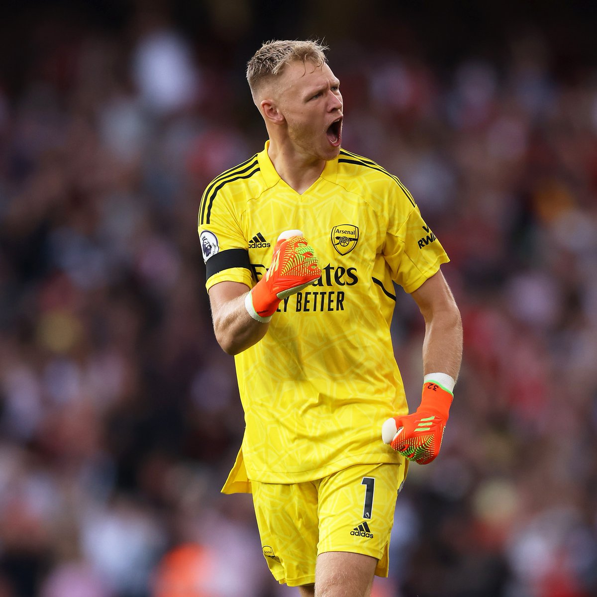 Arsenal's tweet photo. What a game. What a comeback. 

🏴󠁧󠁢󠁥󠁮󠁧󠁿 Aaron Ramsdale
🇫🇷 William Saliba
🏴󠁧󠁢󠁥󠁮󠁧󠁿 Ben White
🇳🇴 Martin Odegaard

Vote for your #ARSFUL MOTM 👏
